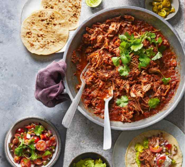 Best Family Meals to Batch Cook UK - Family Friendly Slow Cooker Pulled Pork